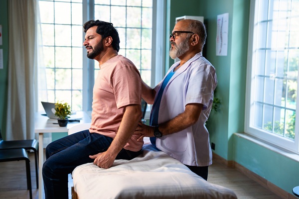 How A Spinal Pain Specialist Can Help Relieve Chronic Back Pain